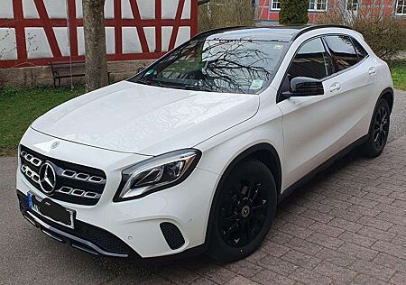 Mercedes-Benz GLA 220 GLA 4Matic 7G-DCT UrbanStyle Edition