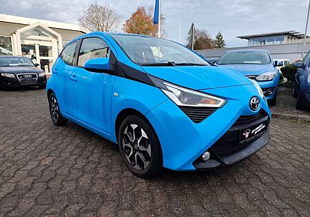 Toyota Aygo x-play club, 8-Fach Bereifung , NUR 19000 km !!