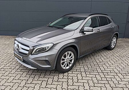 Mercedes-Benz GLA 200 1.6l Style Teillleder Navi Bi-Xenon