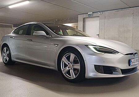Tesla Model S 90D Allradantrieb Free Charching