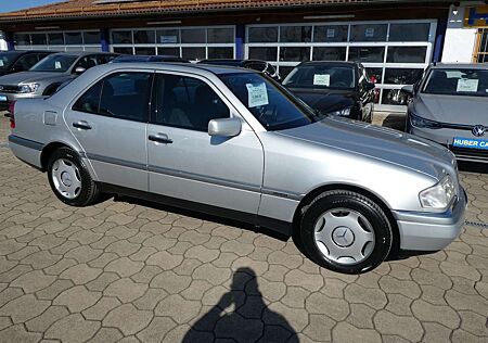 Mercedes-Benz C 180 ELEGANCE mit NUR 31´km+1. Hand