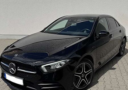 Mercedes-Benz A 250 e Lim. AMG-Line / MBUX / LED / NAV / 8fach bereift