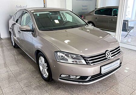 VW Passat Volkswagen Lim. Highline Automatik Leder Navi PDC !!