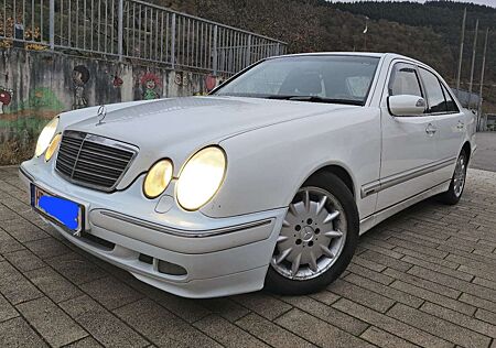 Mercedes-Benz E 270 CDI Elegance, TÜV 10/26, Leder, Klima, Command