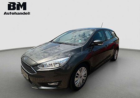 Ford Focus Kombi *Navi*AHK*Klima*PDC*Zahnriemen Neu*