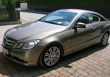 Mercedes-Benz E 200 CGI Coupe BlueEFFICIENCY Automatik Elegance