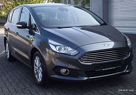 Ford S-Max Titanium