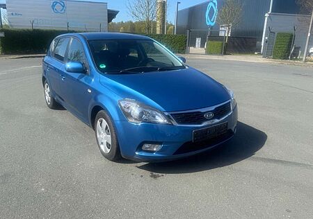 Kia Cee'd Ceed / 1,4 Inspektion&TÜV&Reifen NEU Klima Servo Sitzh