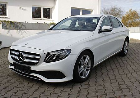 Mercedes-Benz E 220 d - Automatik-Navi-Kamera-Tempomat-PDC