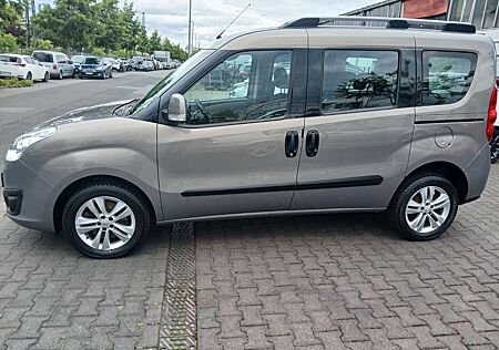 Opel Combo D L1H1 7SITZER KLIMAAUT TUV SERV NEU