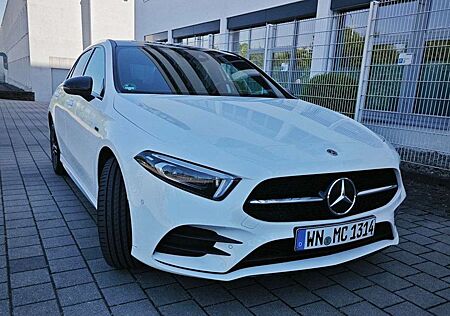 Mercedes-Benz A 250 AMG Line Multibeam Pano Burmester Garantie