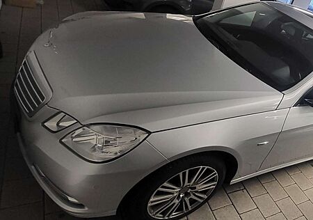 Mercedes-Benz E 220 CDI DPF BlueEFFICIENCY Automatik