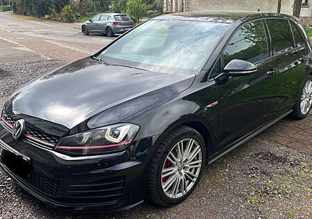 VW Golf GTI Volkswagen Performance BlueMotion Technology