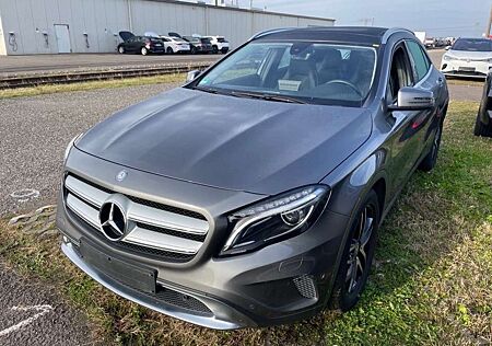 Mercedes-Benz GLA 180 Urban*Pano*LED*PDC*