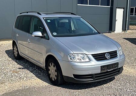 VW Touran Volkswagen Trendline 7SITZER TEMPOMAT SHZ PDC 8FACH