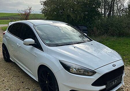 Ford Focus 2.0 EcoBoost ST