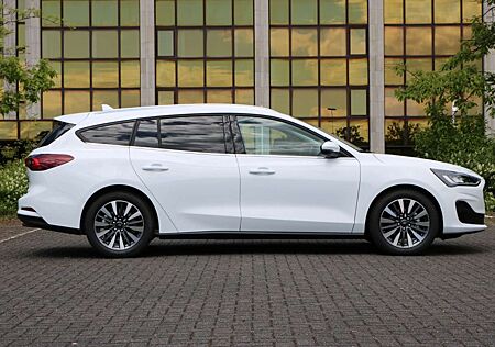 Ford Focus Titanium X AHK LED ACC RK Totwinkel