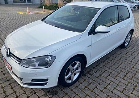 VW Golf Volkswagen VII Lim. Cup BMT NAVI .TÜV NEU.