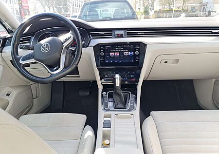 VW Passat Volkswagen 2.0 TDI SCR DSG Elegance