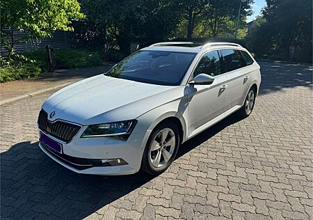 Skoda Superb 3V Combi 2.0TDI 4x4DSG Style Columbus Voll