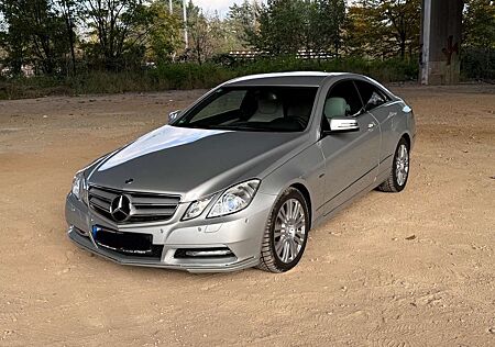 Mercedes-Benz E 220 gebraucht kaufen Mercedes-Benz E 220 CDI DPF Coupe BlueEFFICIENCY 7G-TRONIC Elegance