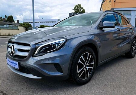 Mercedes-Benz GLA 250 4Matic/NAVI/Style/Automatik/PTS