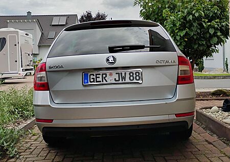 Skoda Octavia III Combi Diesel Combi 2.0 TDI DSG Clever