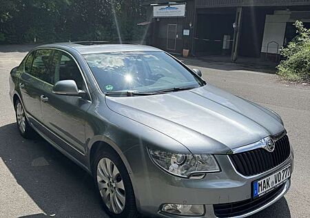 Skoda Superb 2.0 TDI DSG Elegance Keyless