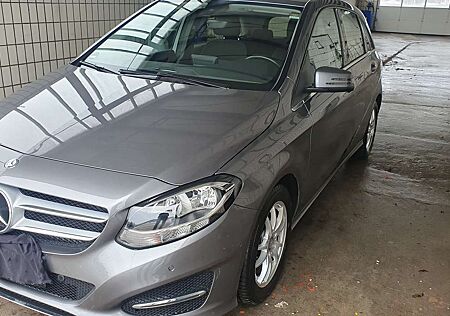 Mercedes-Benz B 180 7G-DCT Style