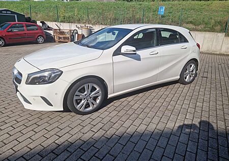 Mercedes-Benz A 160 A160 -- Navigation+Alu+SHZ+T.-Leder+2xPDC --