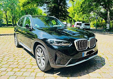 BMW X3 xDrive20i Aut. Standheizung Panorama Allwetter