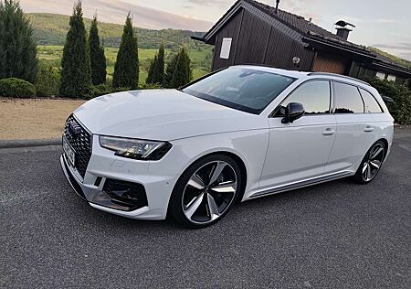 Audi RS4 Avant quattro tiptronic