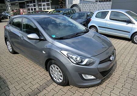 Hyundai i30 1.4 Classic / Allwetterreifen