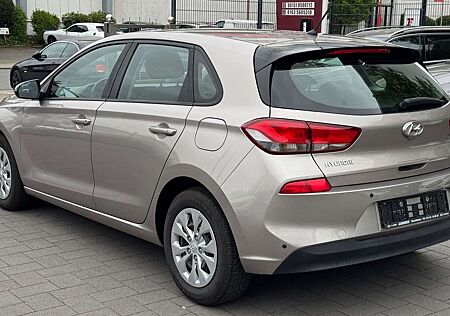 Hyundai i30 TÜV AU NEU*KLIMA*PDC*TEMPOMAT*