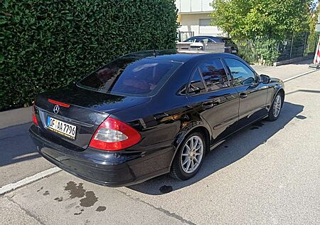 Mercedes-Benz 220