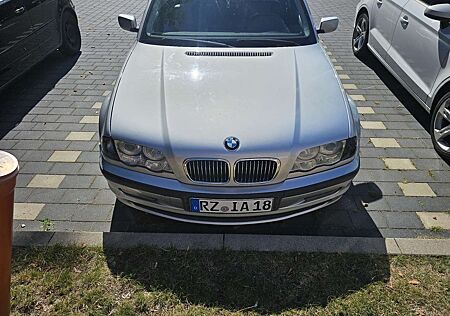 BMW 323i 323