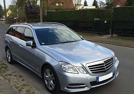 Mercedes-Benz E 200 T BlueEFFICIENCY 7G-TRONIC