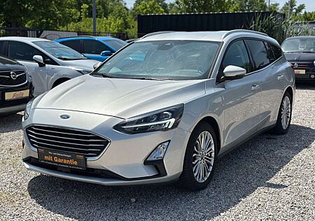 Ford Focus Turnier Titanium/LED/NAVI/Neu-Motor