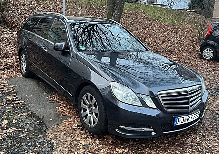 Mercedes-Benz E 220 T CDI DPF BlueEFFICIENCY 7G-TRONIC Avantgarde