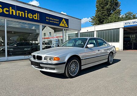 BMW 735 i A V8