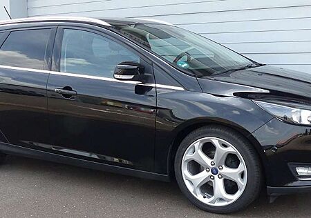 Ford Focus Titanium Vollausstattung sehr gepflegt