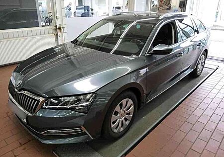 Skoda Superb COMBI 2.0TDi L&K/19Z/MATRIX/PANO/AHK/StHz