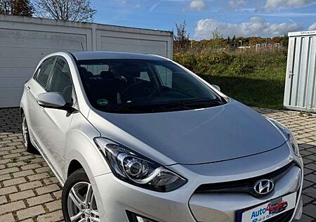 Hyundai i30 gebraucht kaufen Hyundai i30 FIFA World Cup Edition Navi Kamera pdc