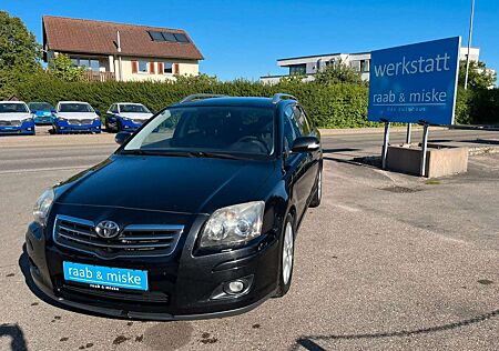 Toyota Avensis Kombi 2.4 Executive