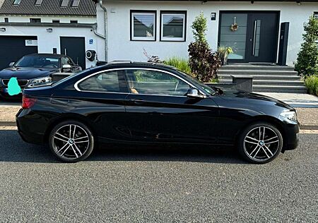 BMW 220i 220 2er Coupe Coupe Aut. Luxury Line