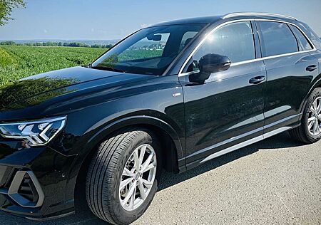 Audi Q3 40 TFSI quattro S line Matrix/AHK
