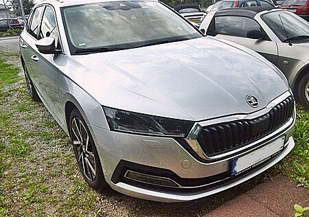 Skoda Octavia First Edition Hybrid /Top-Optik/scheckh./ v.Privat
