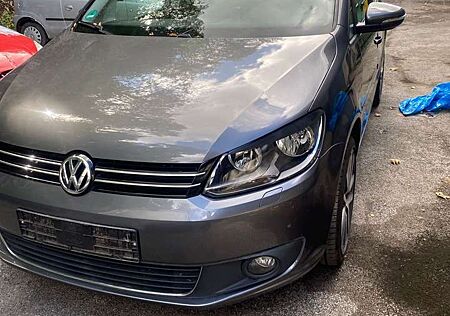 VW Touran Volkswagen 1.6 TDI DPF BlueMotion Technology Cup