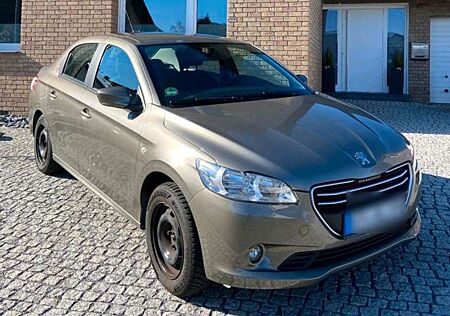 Peugeot 308 (301) PureTech mit CarPlay & Rückfahrkamera
