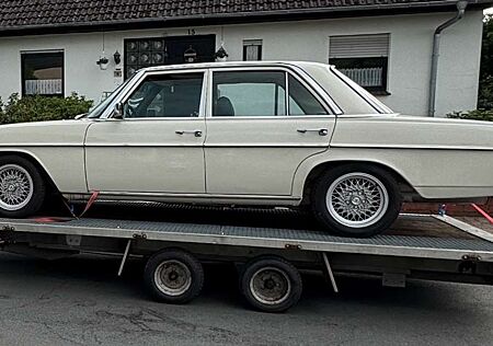 Mercedes-Benz W 114/115 Strich-Acht W115 200